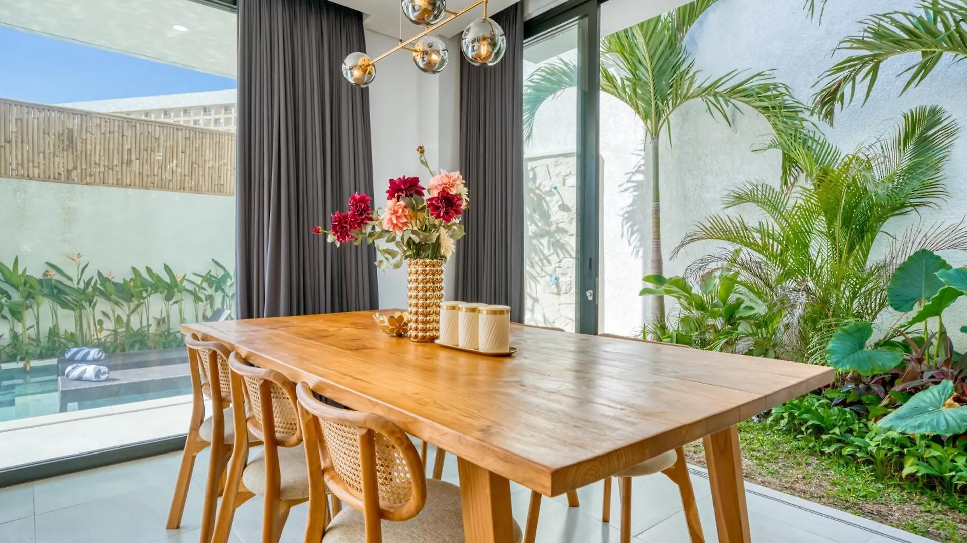 Villa Kangla - 3Br Luxurious Villa Seminyak