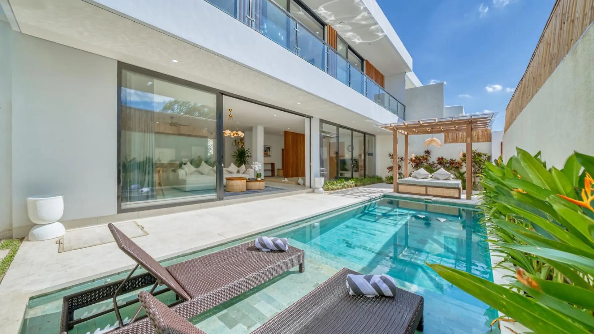 Villa Kangla - 3Br Luxurious Villa Seminyak